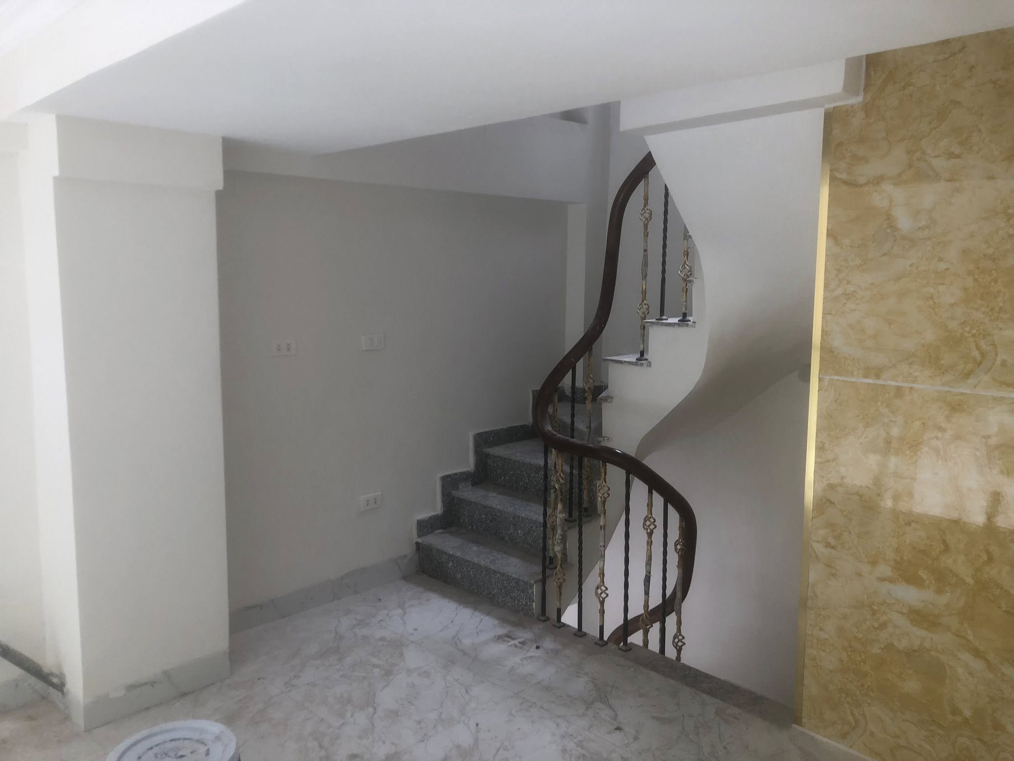 Cho thuê nhà Mặt Phố Minh Khai, 4.5 tầng x 25m2, mt 4m, 2 ngủ, 27 Triệu - Ảnh 3